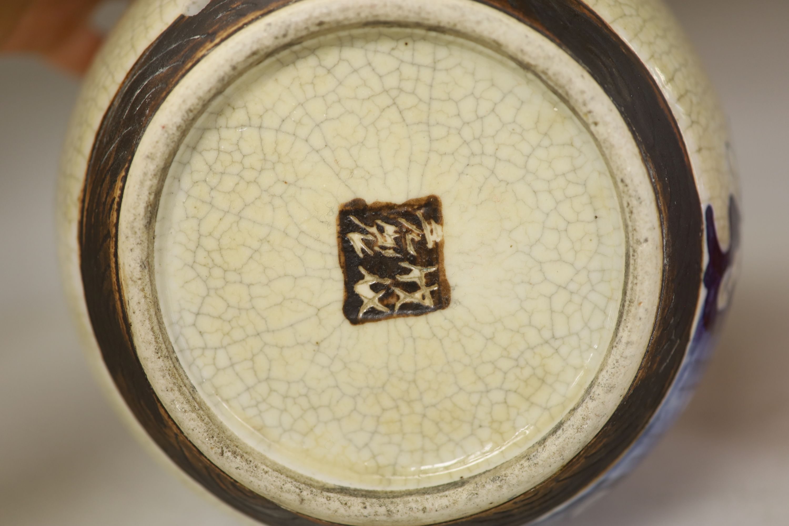 A 19th century/early 20th century Chinese blue and white crackle glaze jar, height 22cm